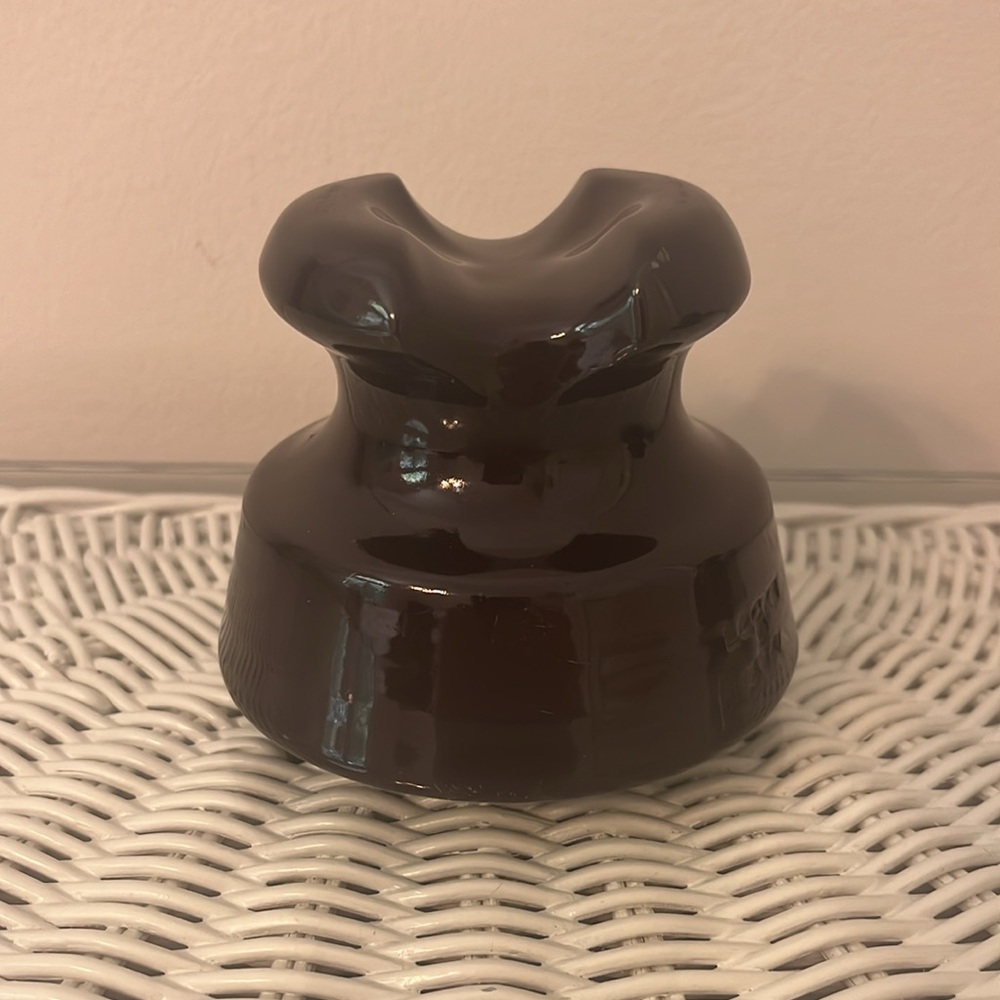 Antique insulator